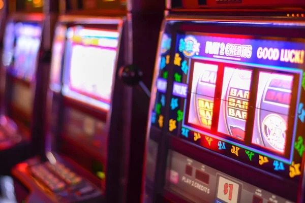 hk draw Live Roulette table showing wheel, betting layout, and live dealer